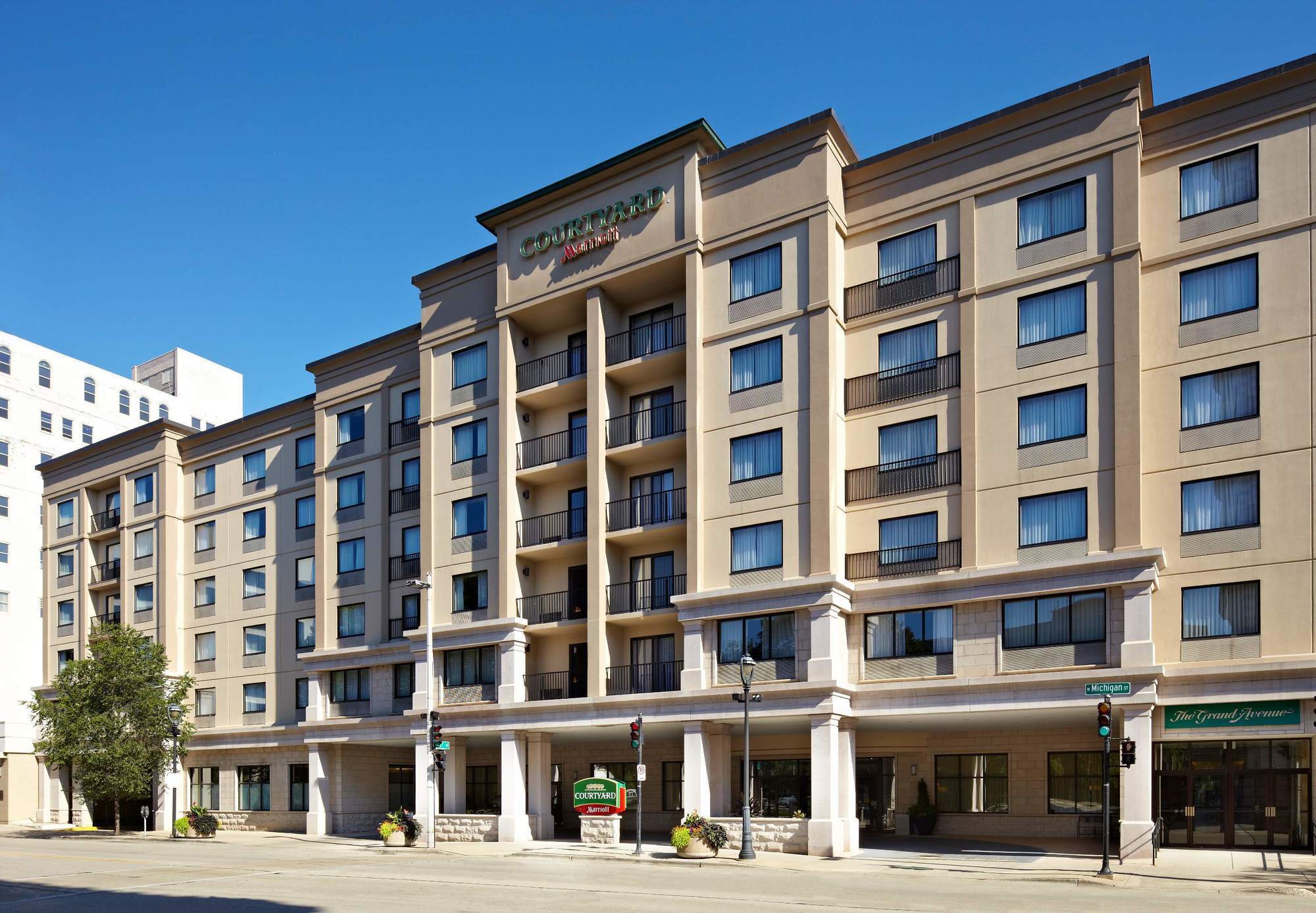 Courtyard Milwaukee Downtown Hotel Exterior foto