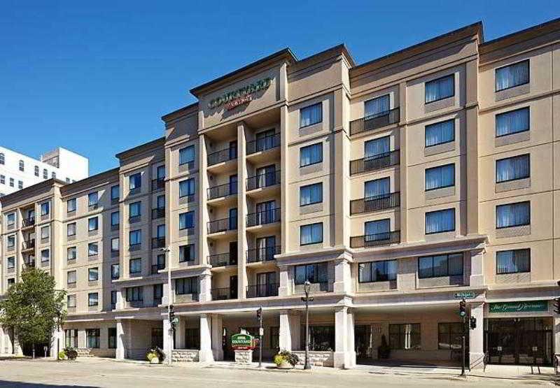 Courtyard Milwaukee Downtown Hotel Exterior foto